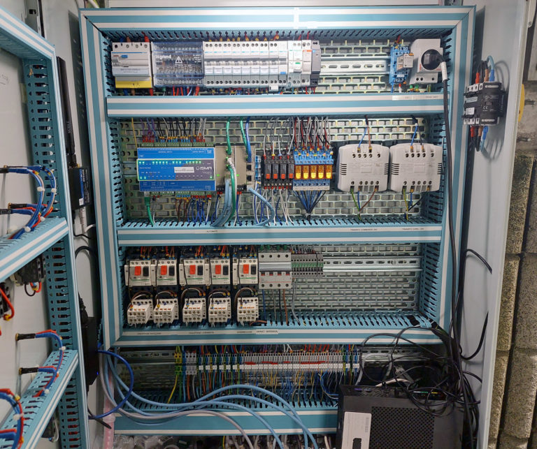 Coffret de la régulation en cascade par Builti